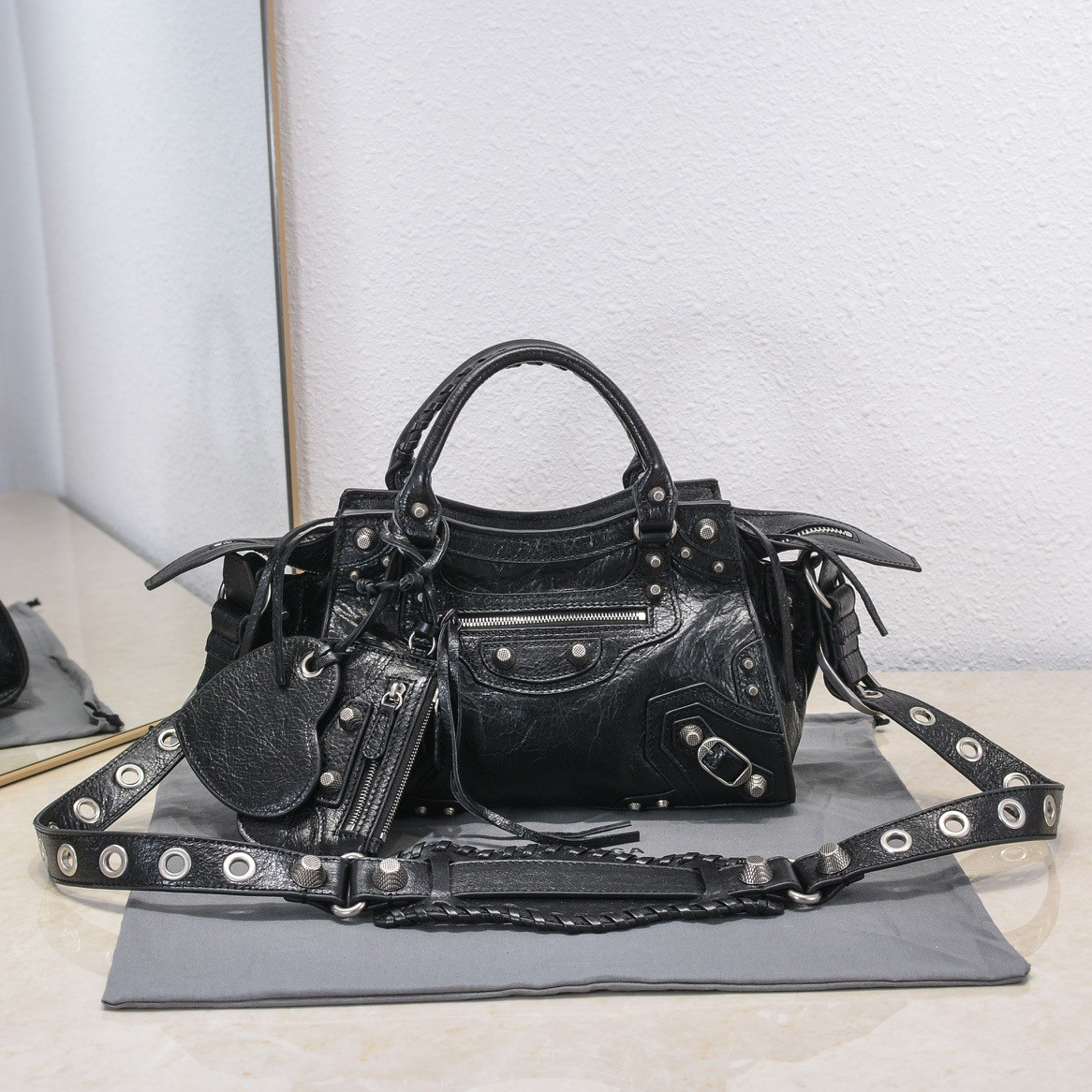 Ba*len*cia*ga neo cagole xs handbag