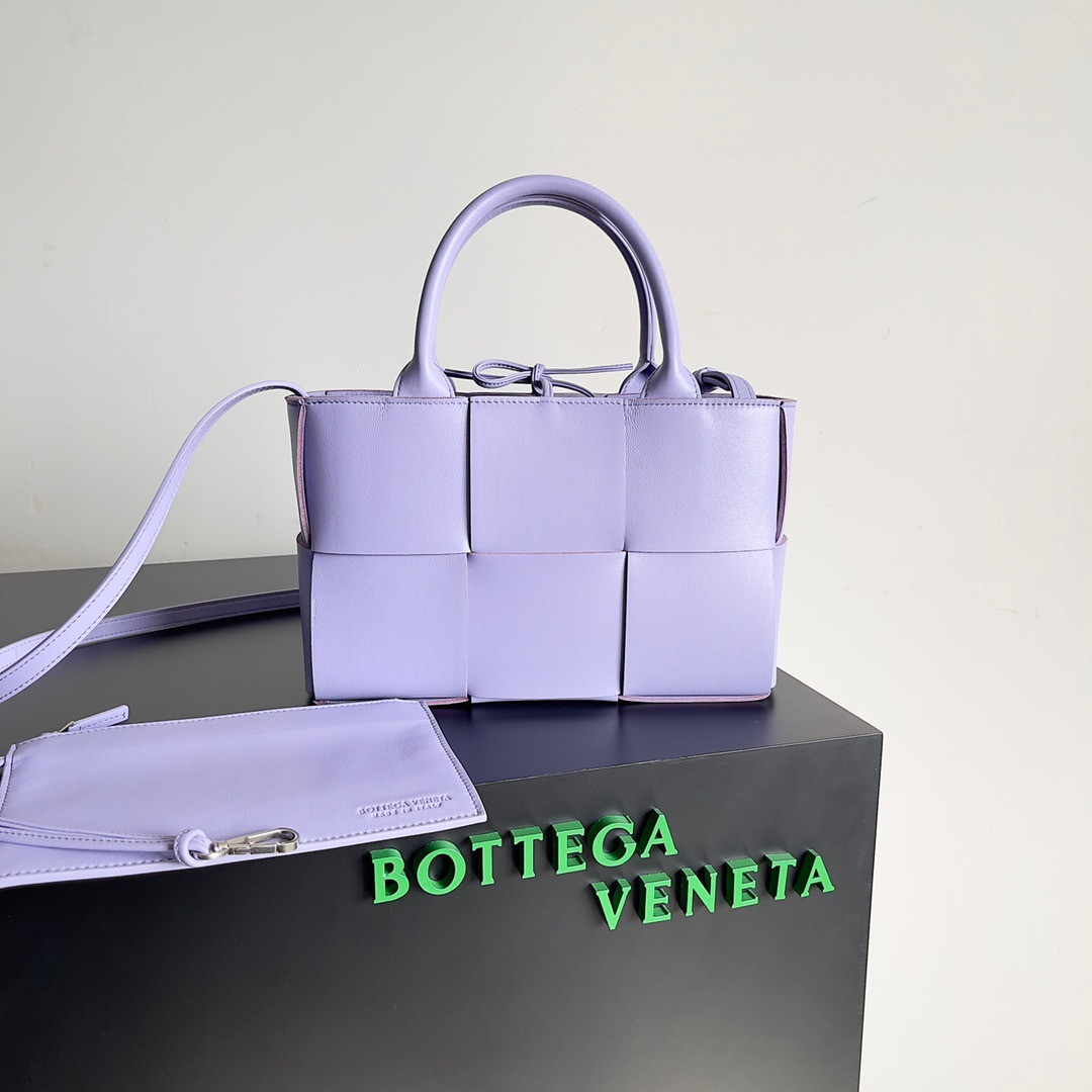bo*te*ga Ve*ne*ta arco mini tote