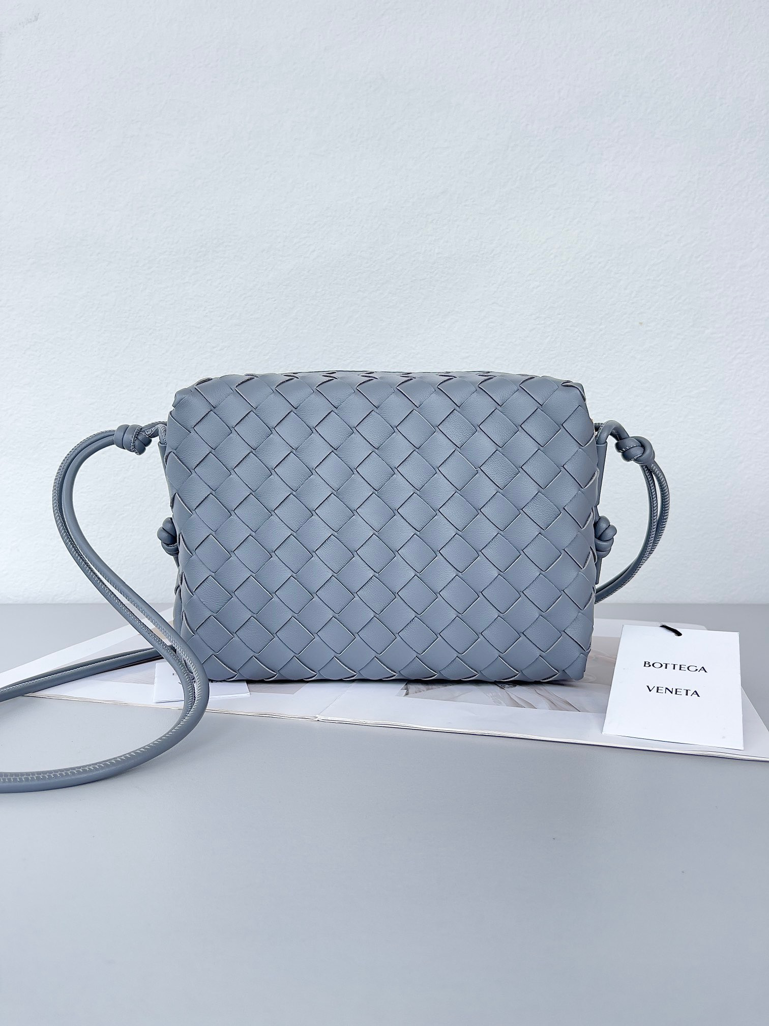 bo*te*ga Ve*ne*ta small loop camera bag