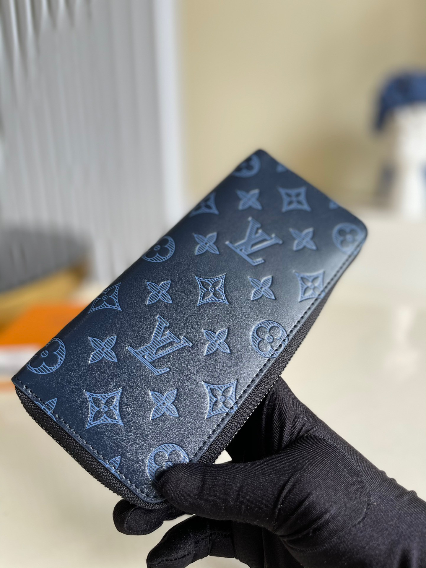 l0*is V*t0n zippy wallet