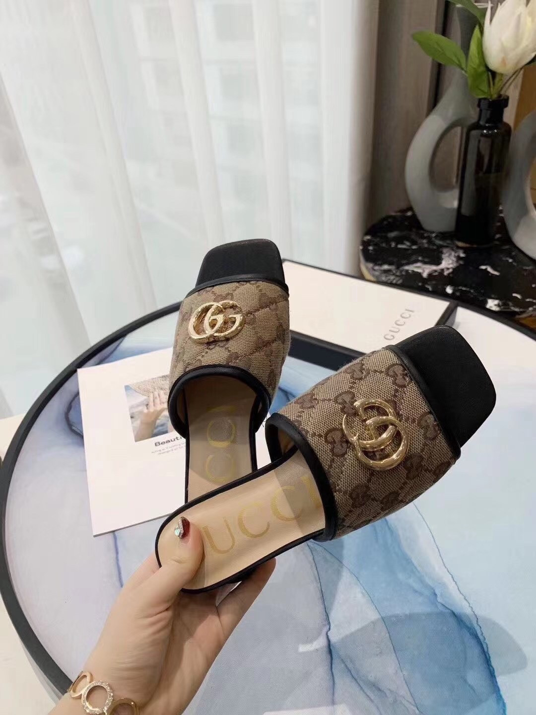 G*u*i gg matelassé canvas slide sandal