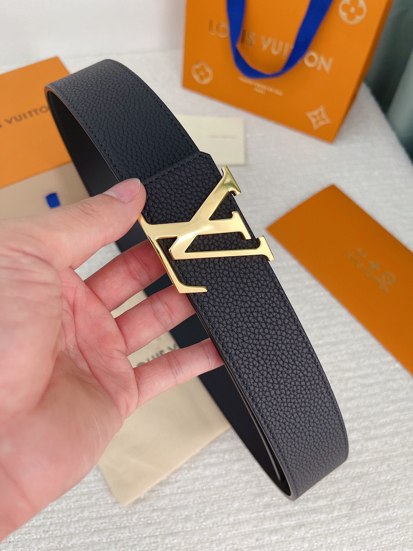 l0*is V*t0n belt