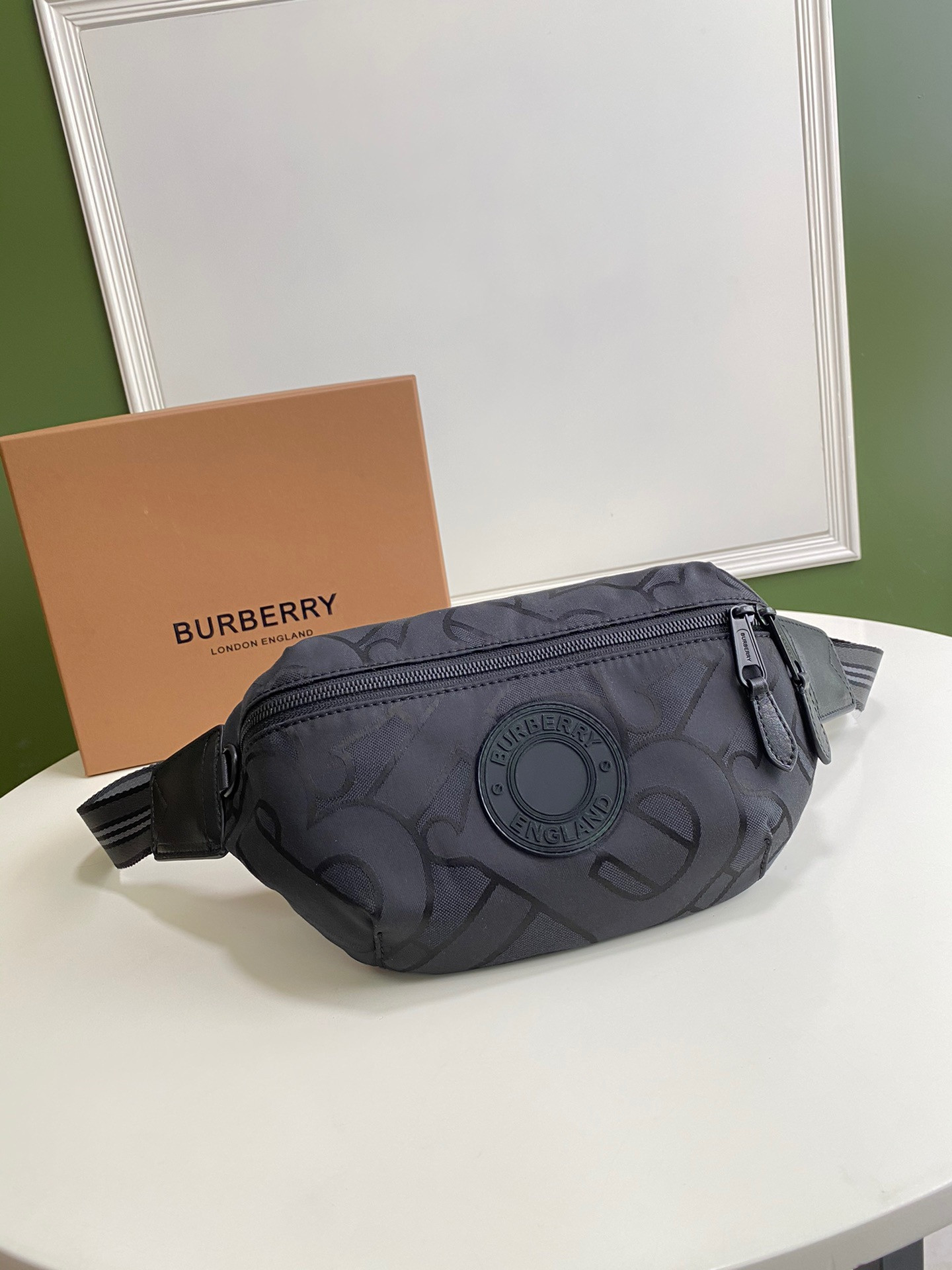 B**rry bum bag