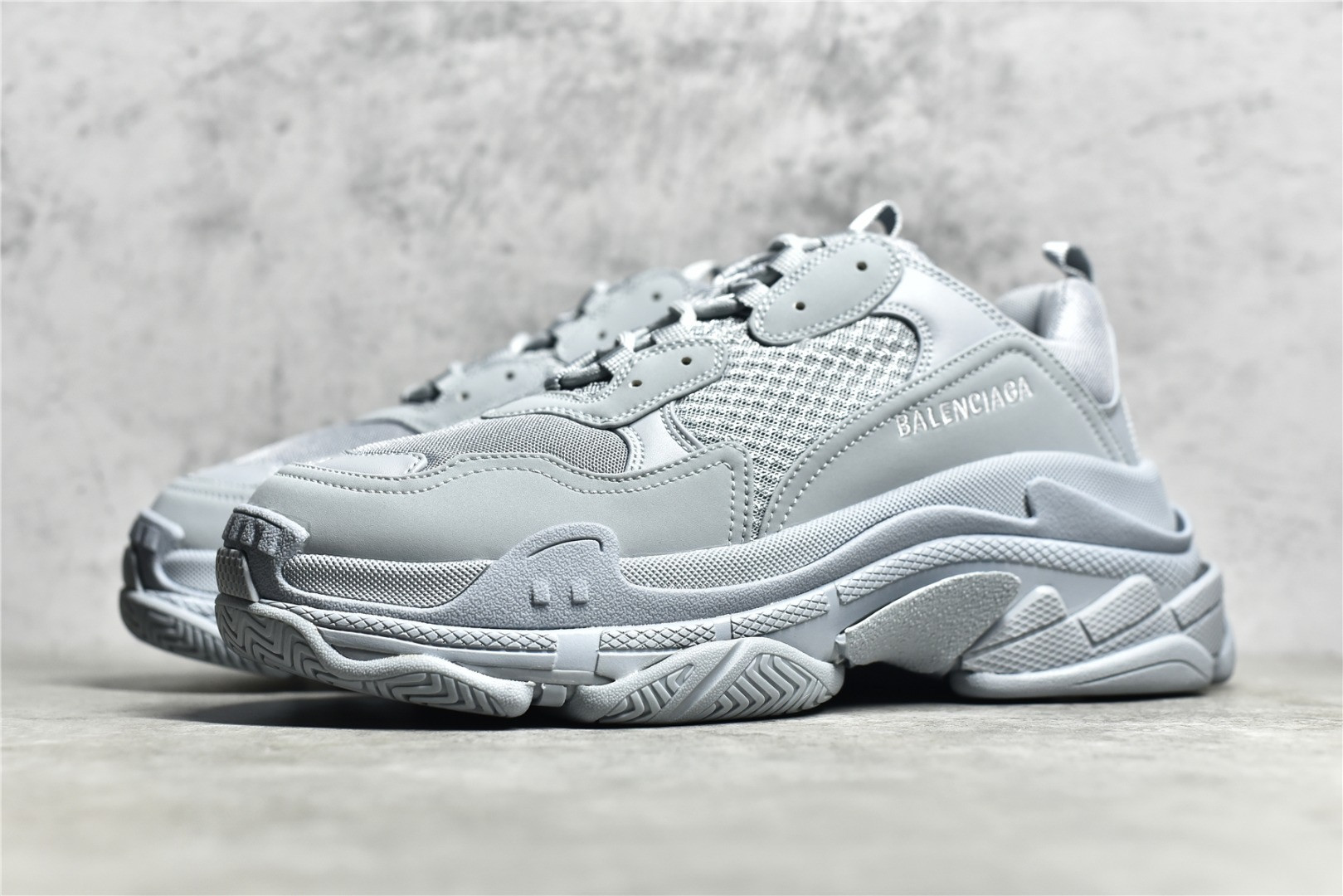 Ba*len*cia*ga triple s