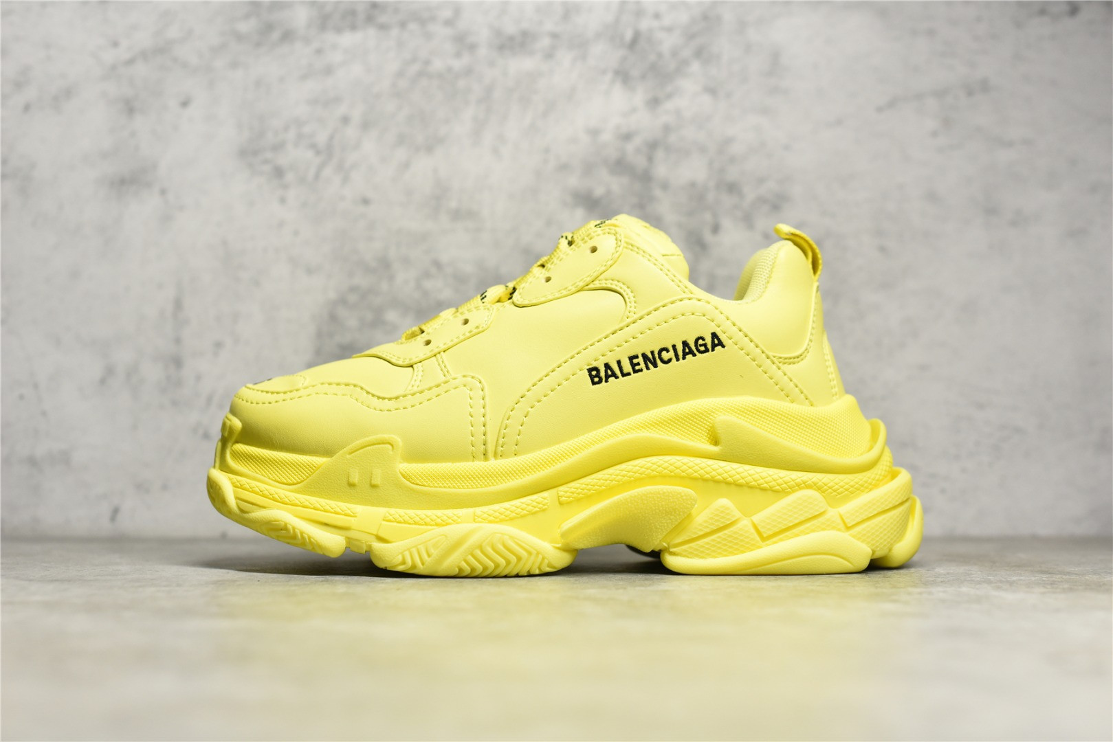 Ba*len*cia*ga triple s