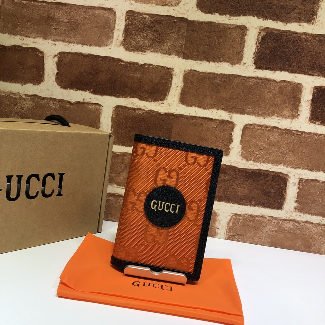 G*u*i off the grid passport case