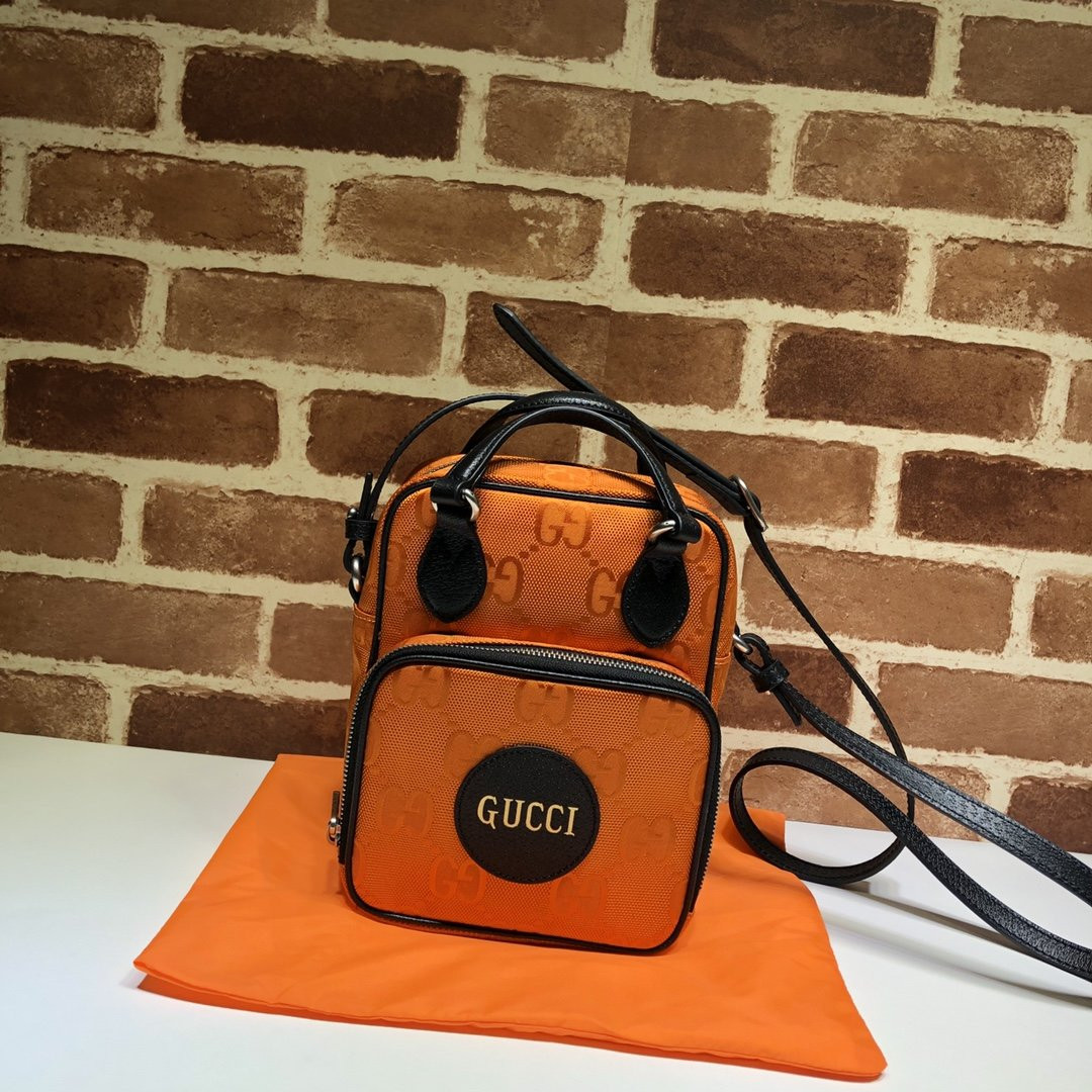 G*u*i off the grid shoulder bag