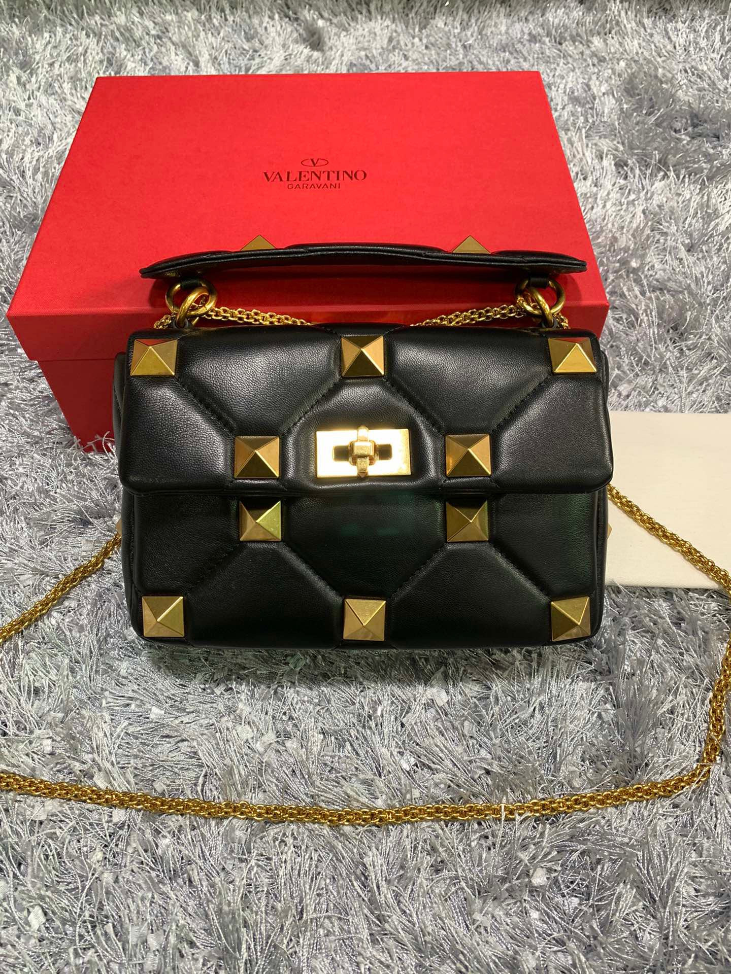 VALENTINO MEDIUM ROMAN STUD THE SHOULDER BAG