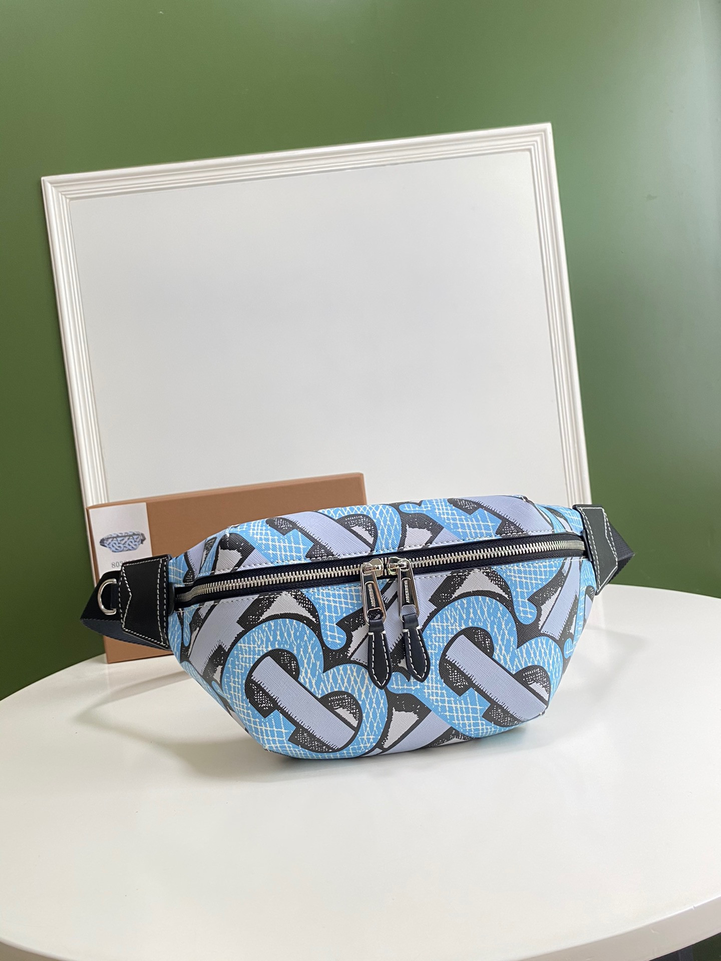 B**rry bum bag