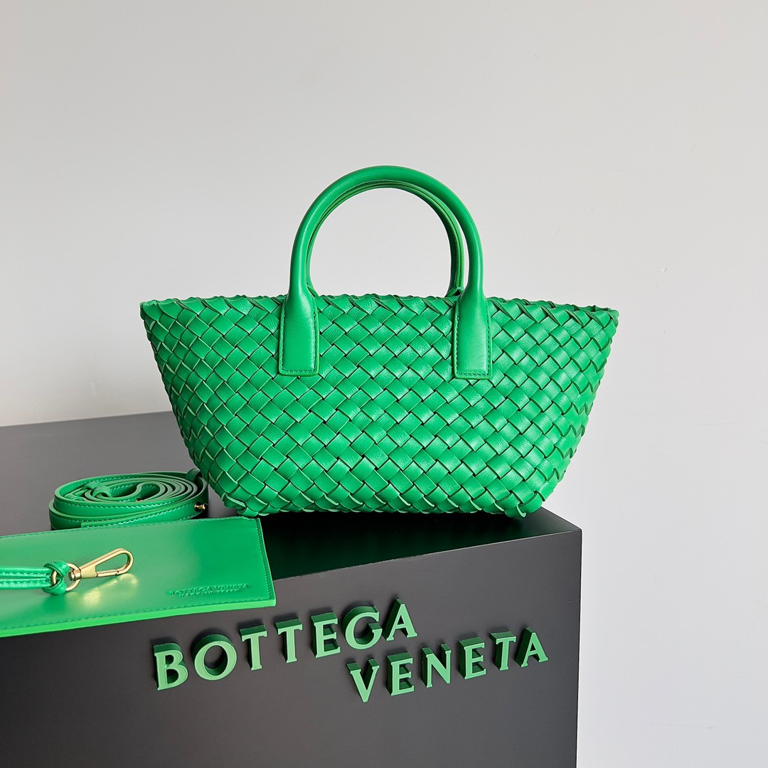 bo*te*ga Ve*ne*ta mini cabat