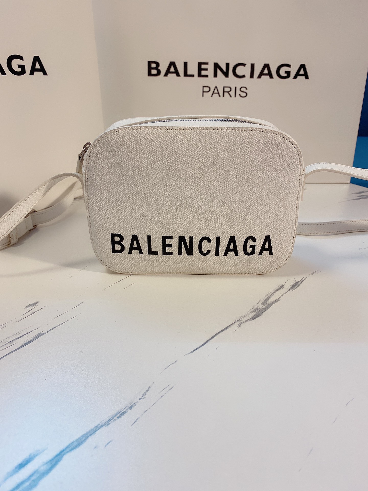 Ba*len*cia*ga everyday camera bag xs