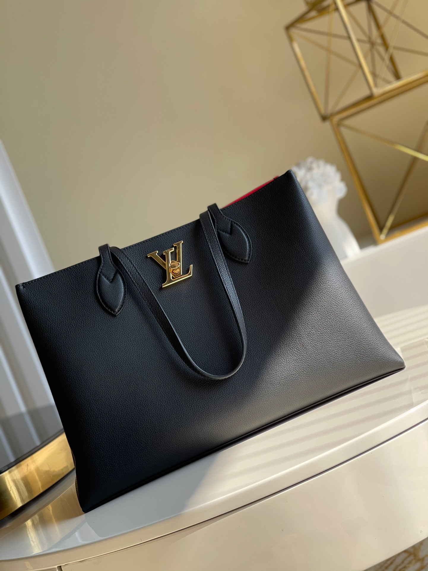 l0*is V*t0n lockme shopper