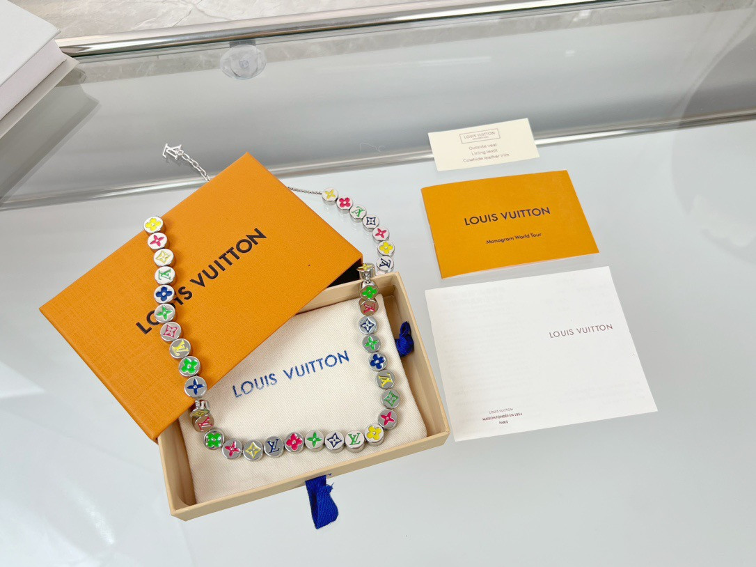 l0*is V*t0n necklace