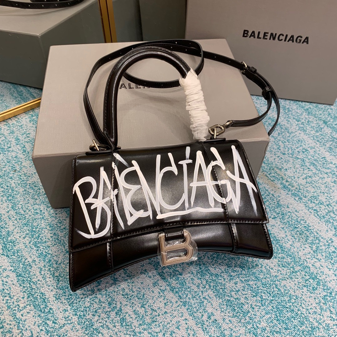 Ba*len*cia*ga hourglass