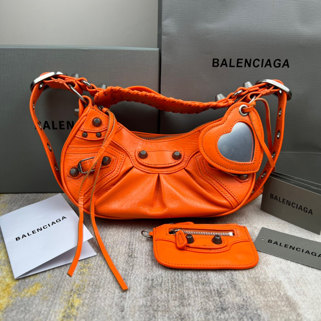 Ba*len*cia*ga women's le cagole xs shoulder bag