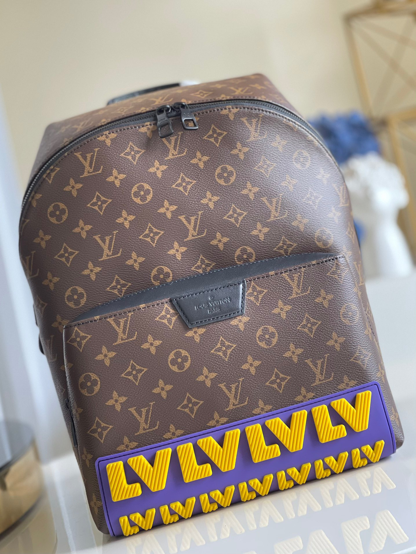 l0*is V*t0n discovery backpack