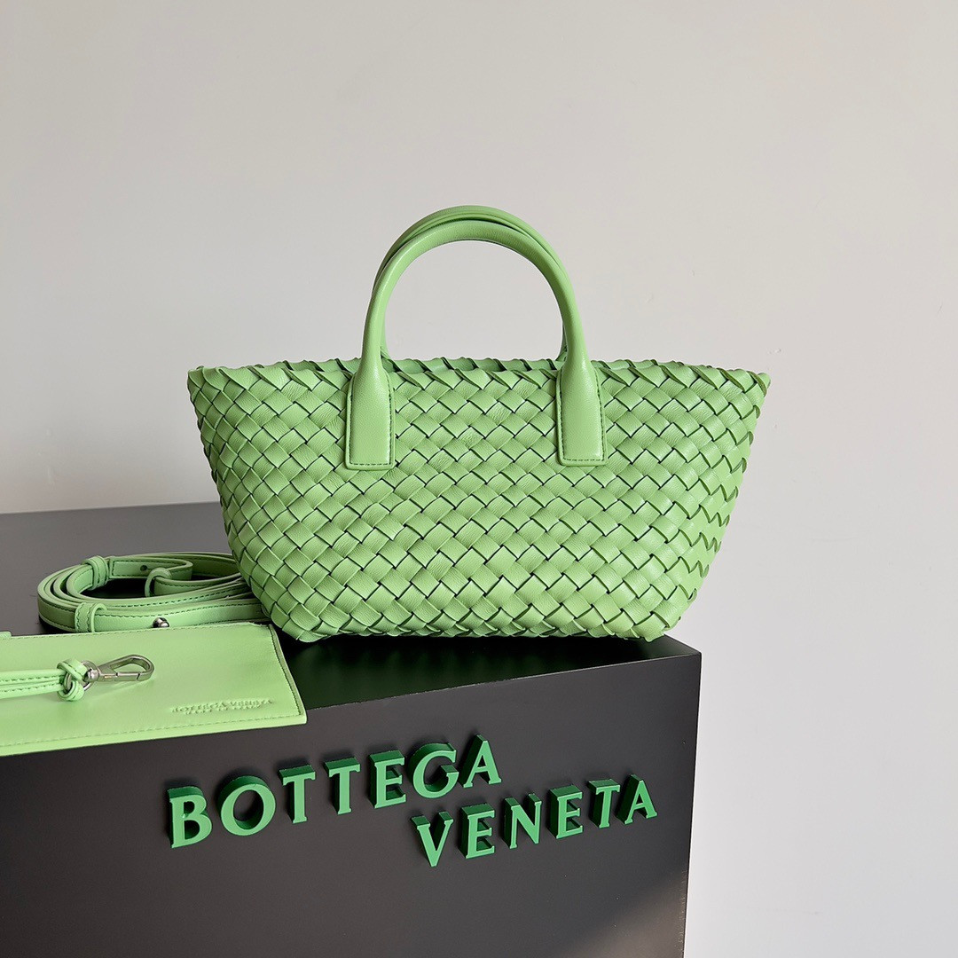 bo*te*ga Ve*ne*ta mini cabat