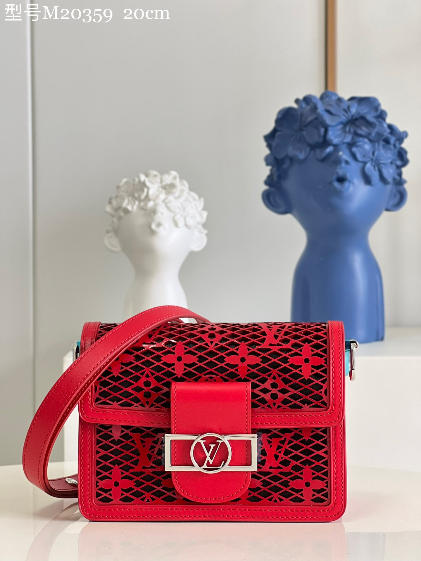 l0*is V*t0n dauphine mini