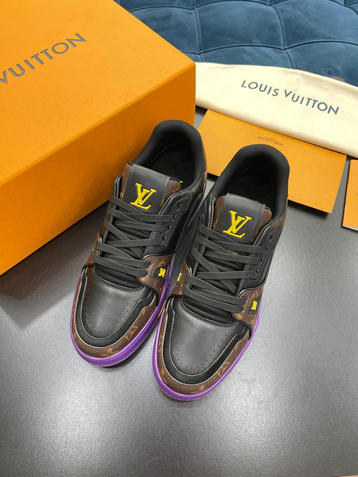 l0*is V*t0n trainer sneaker