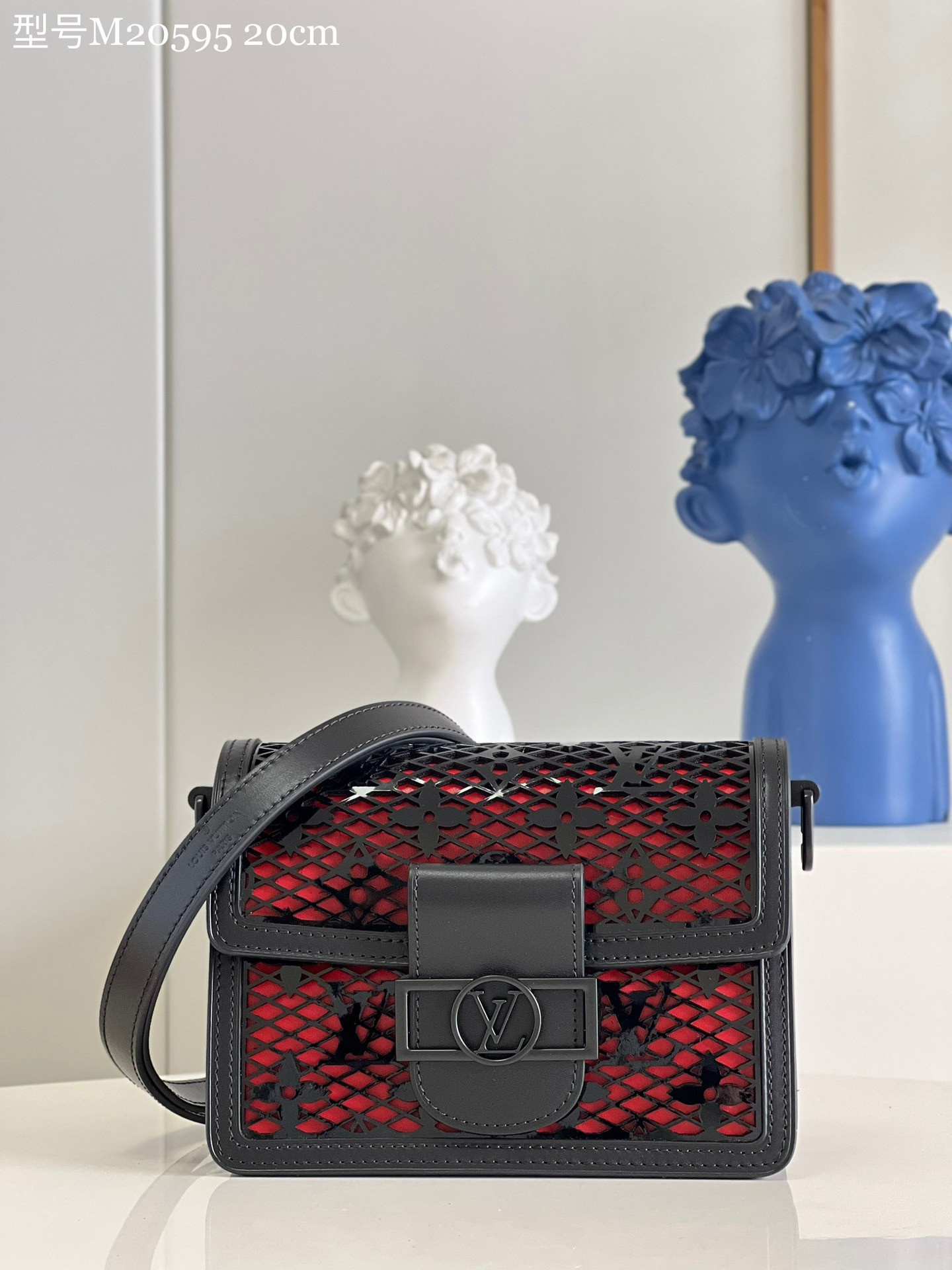 l0*is V*t0n dauphine mini