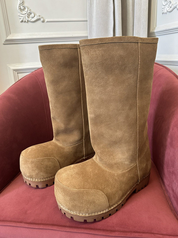Ba*len*cia*ga alaska high boots