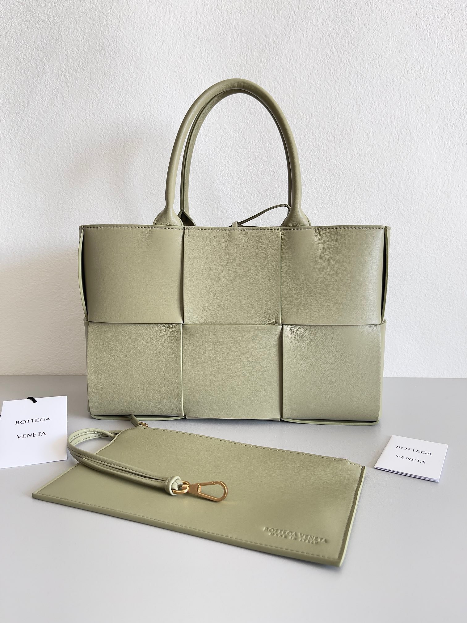 bo*te*ga Ve*ne*ta small arco tote bag