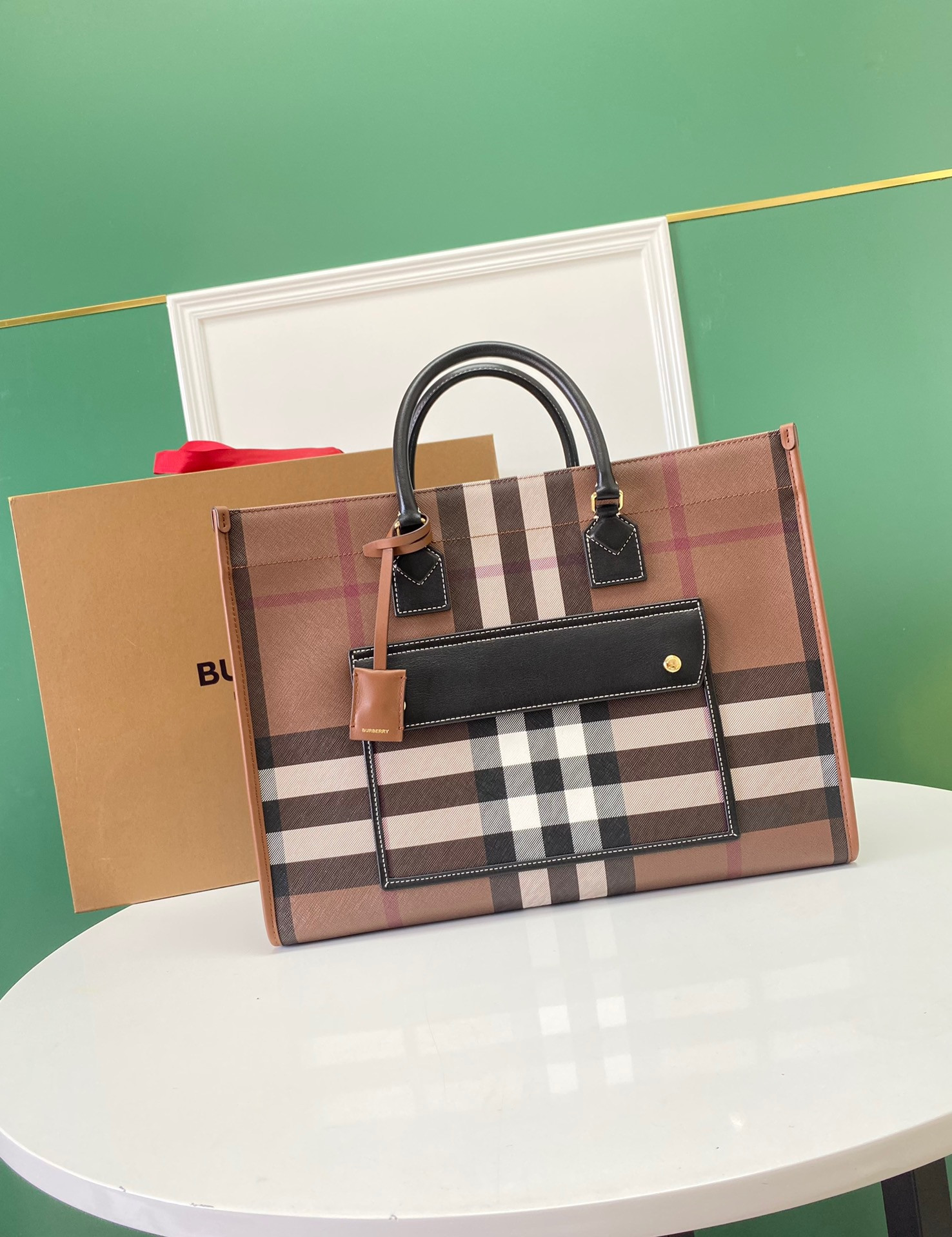 B**rry medium freya tote