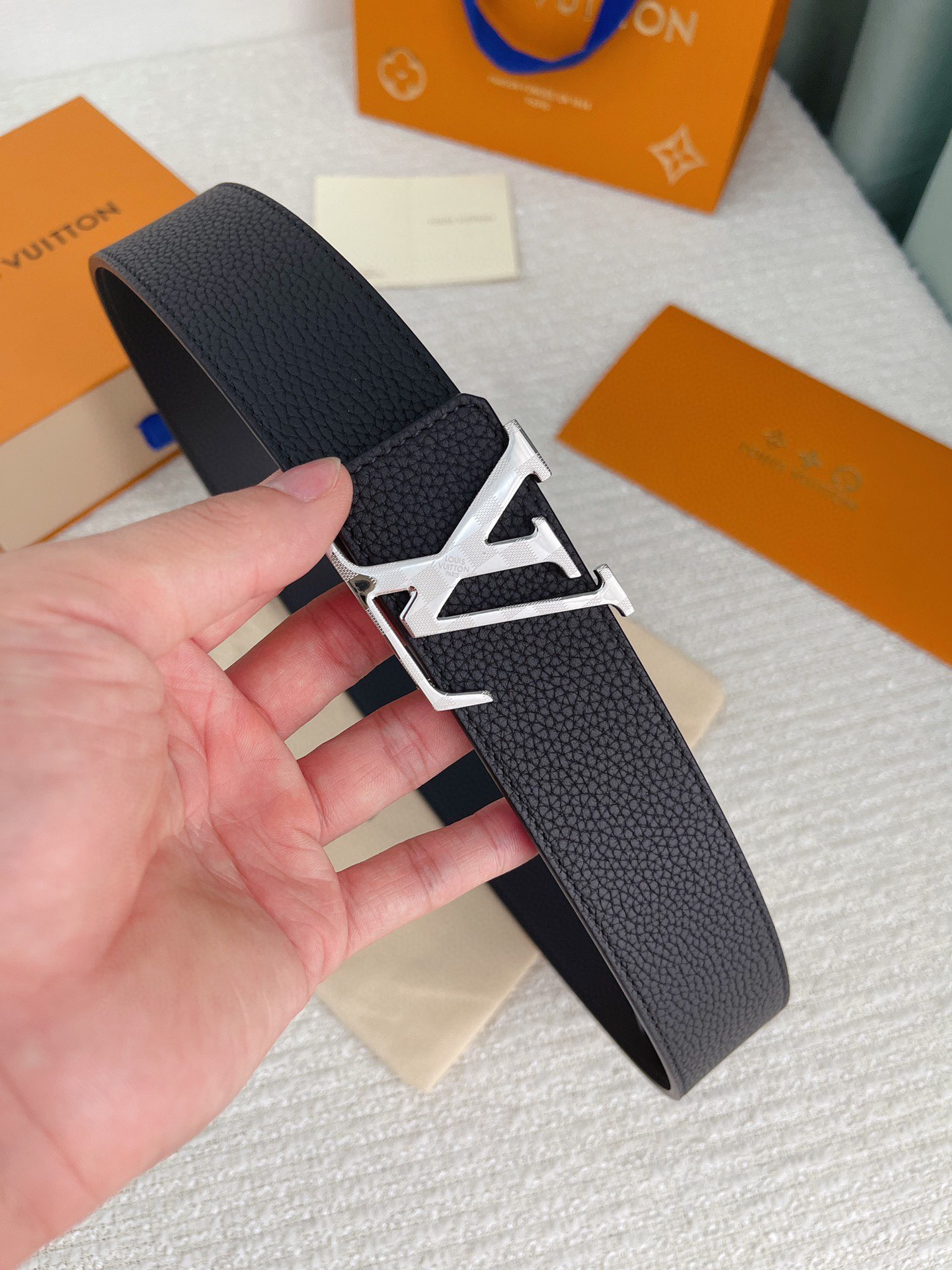 l0*is V*t0n belt