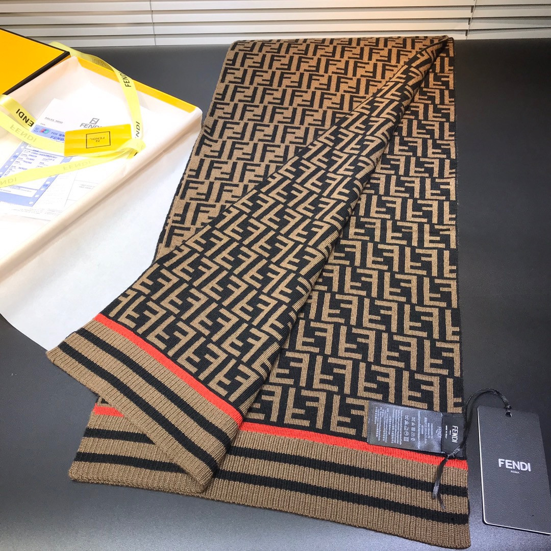 F**di scarf