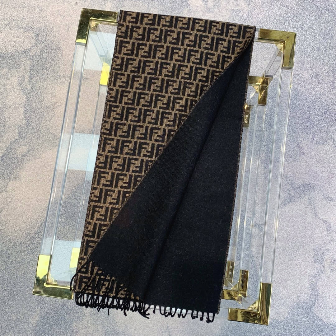 F**di scarf