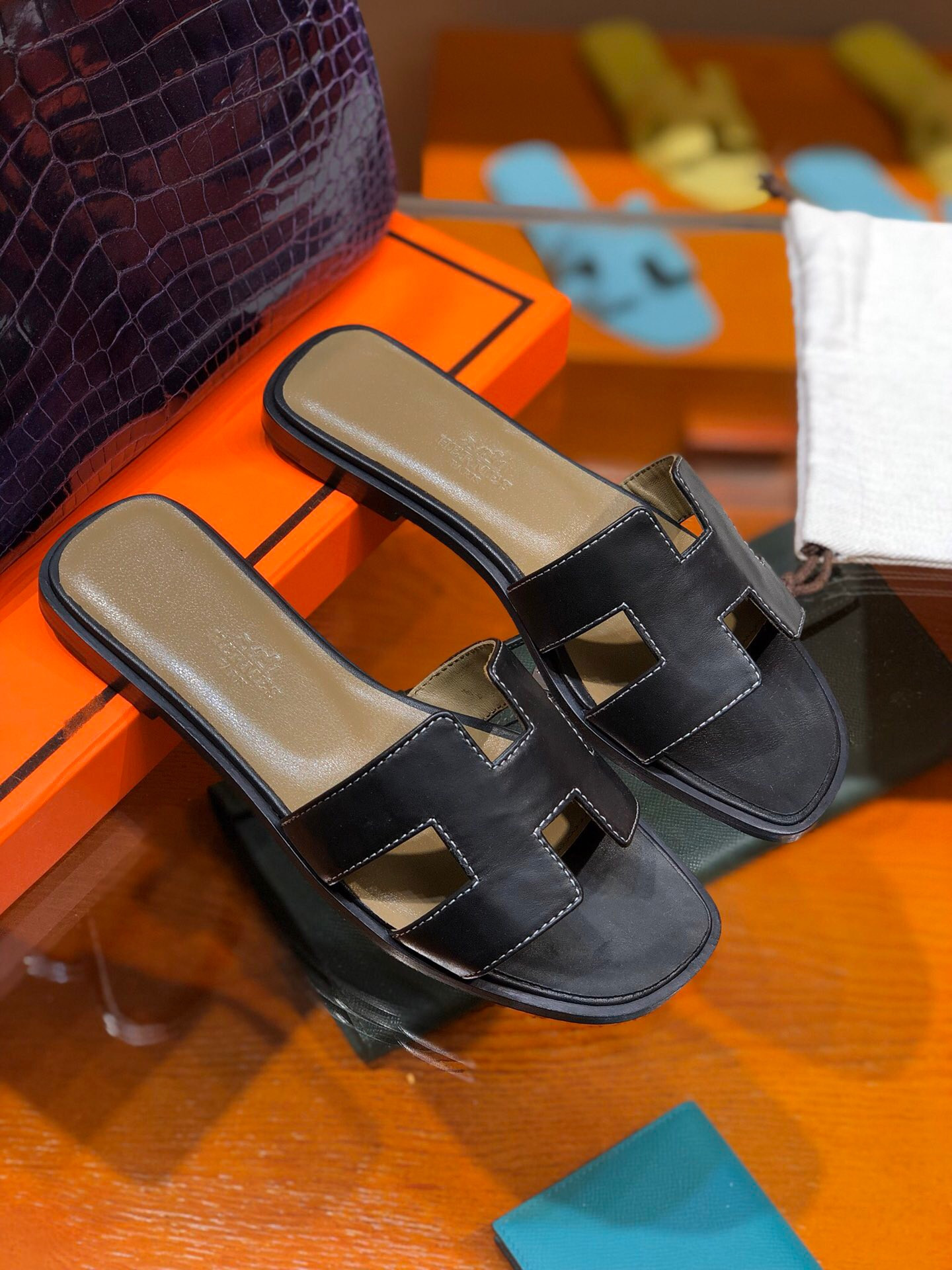 H**mes sandals