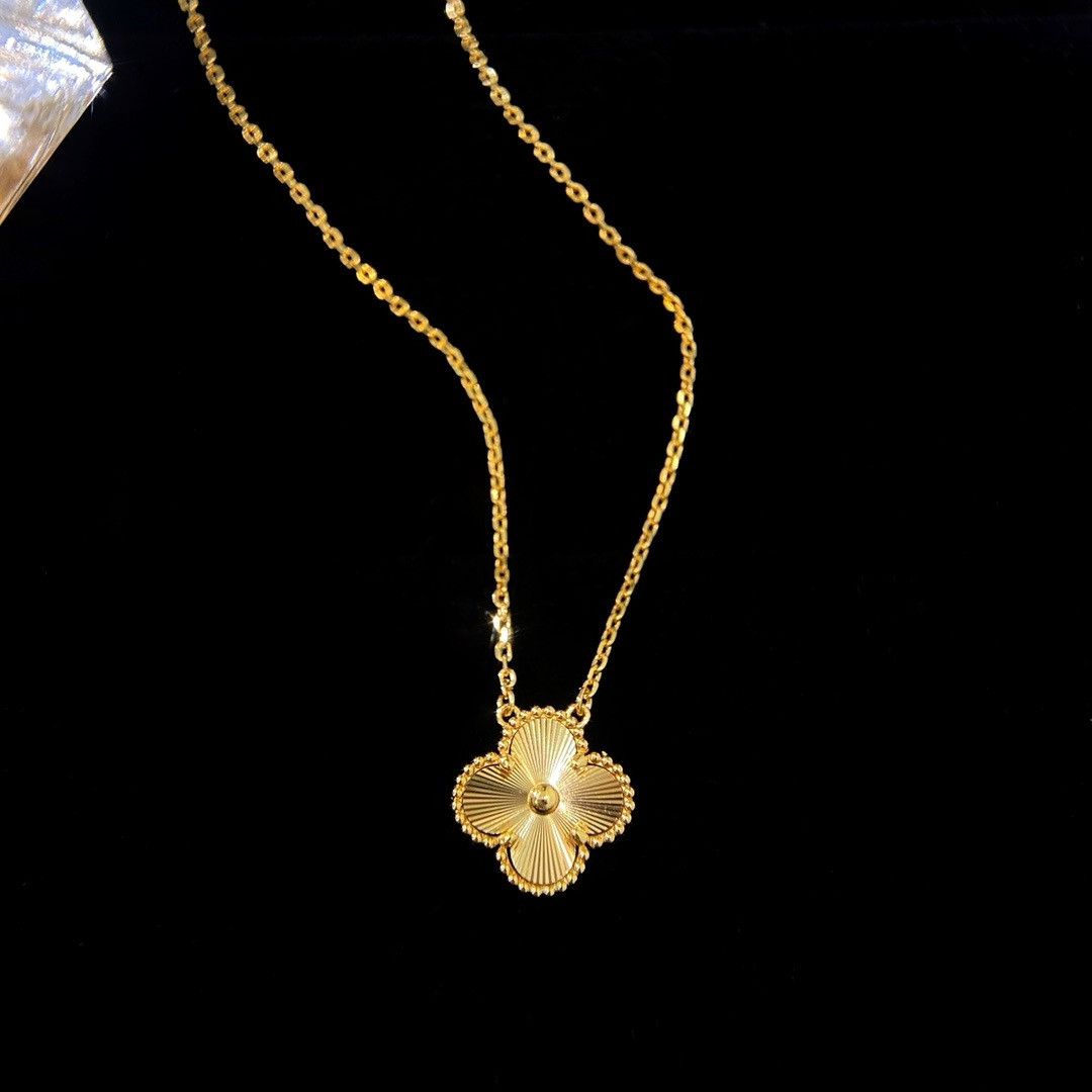 V*N CL*F & arpels  perlée necklace