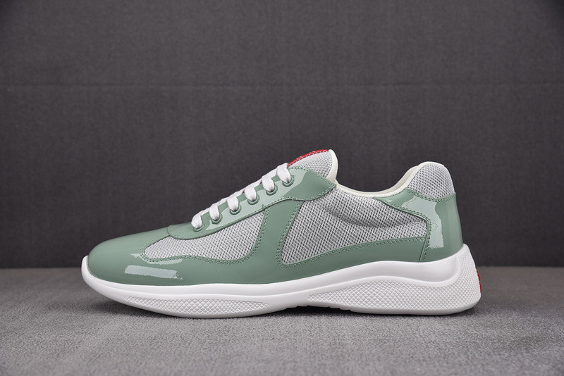Pra*a sneaker