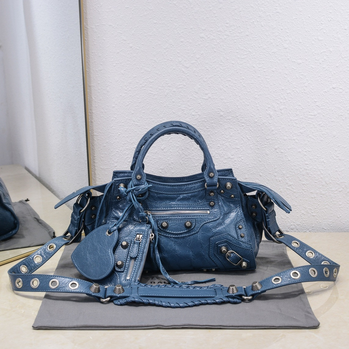 Ba*len*cia*ga neo cagole xs handbag