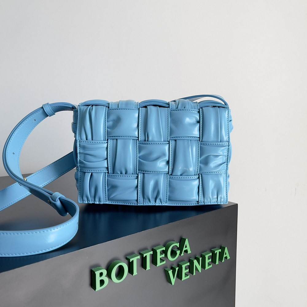 bo*te*ga Ve*ne*ta cassette