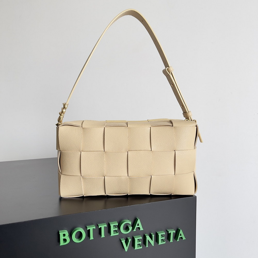 bo*te*ga Ve*ne*ta brick cassette