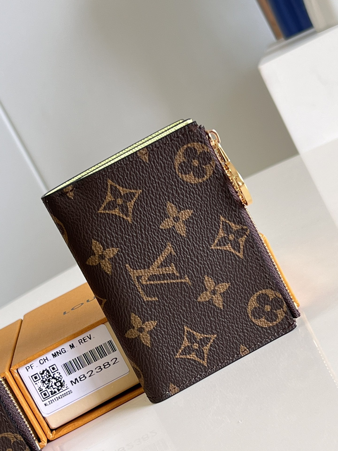 l0*is V*t0n lisa wallet