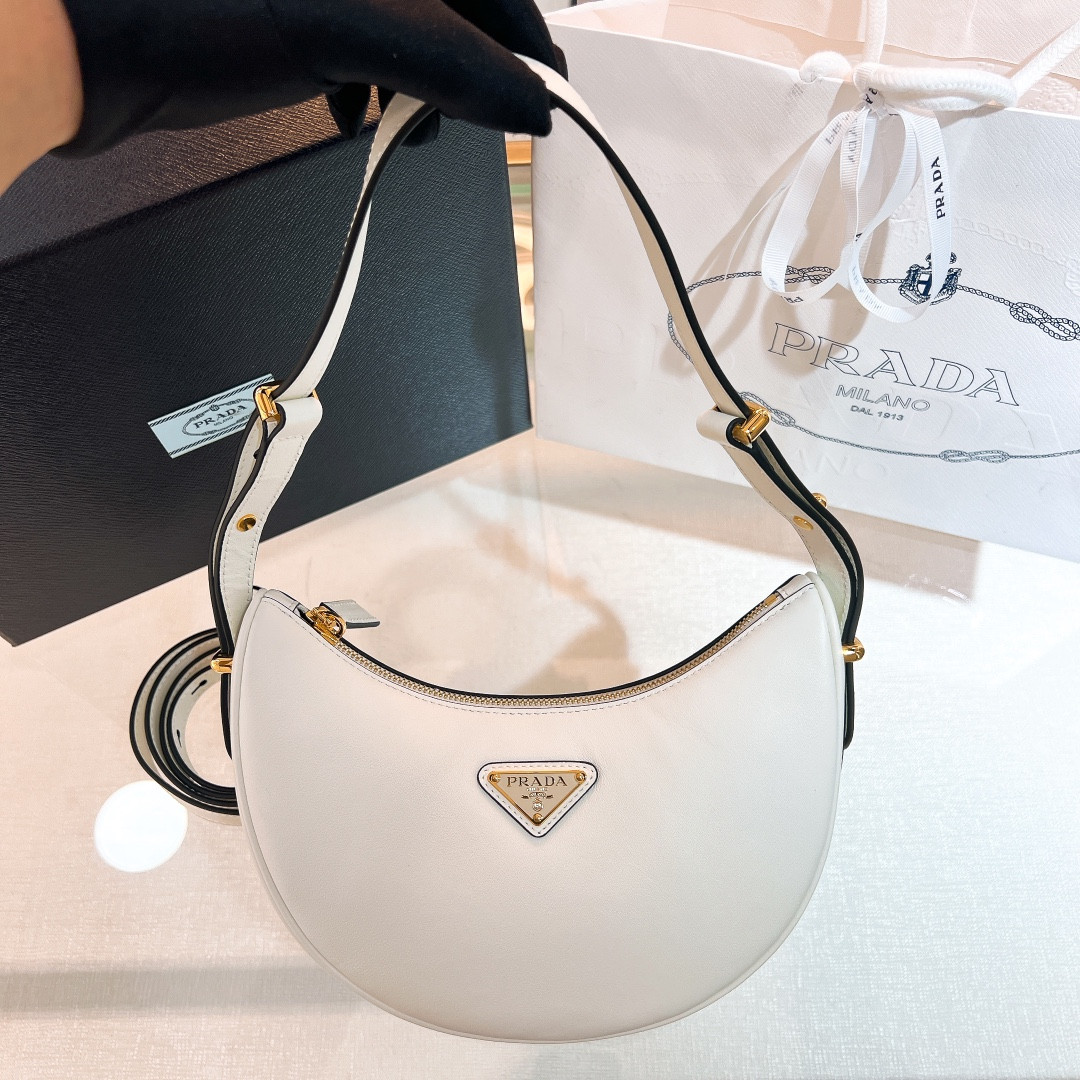 Pra*a arqué leather shoulder bag-22.5*18.5*6cm