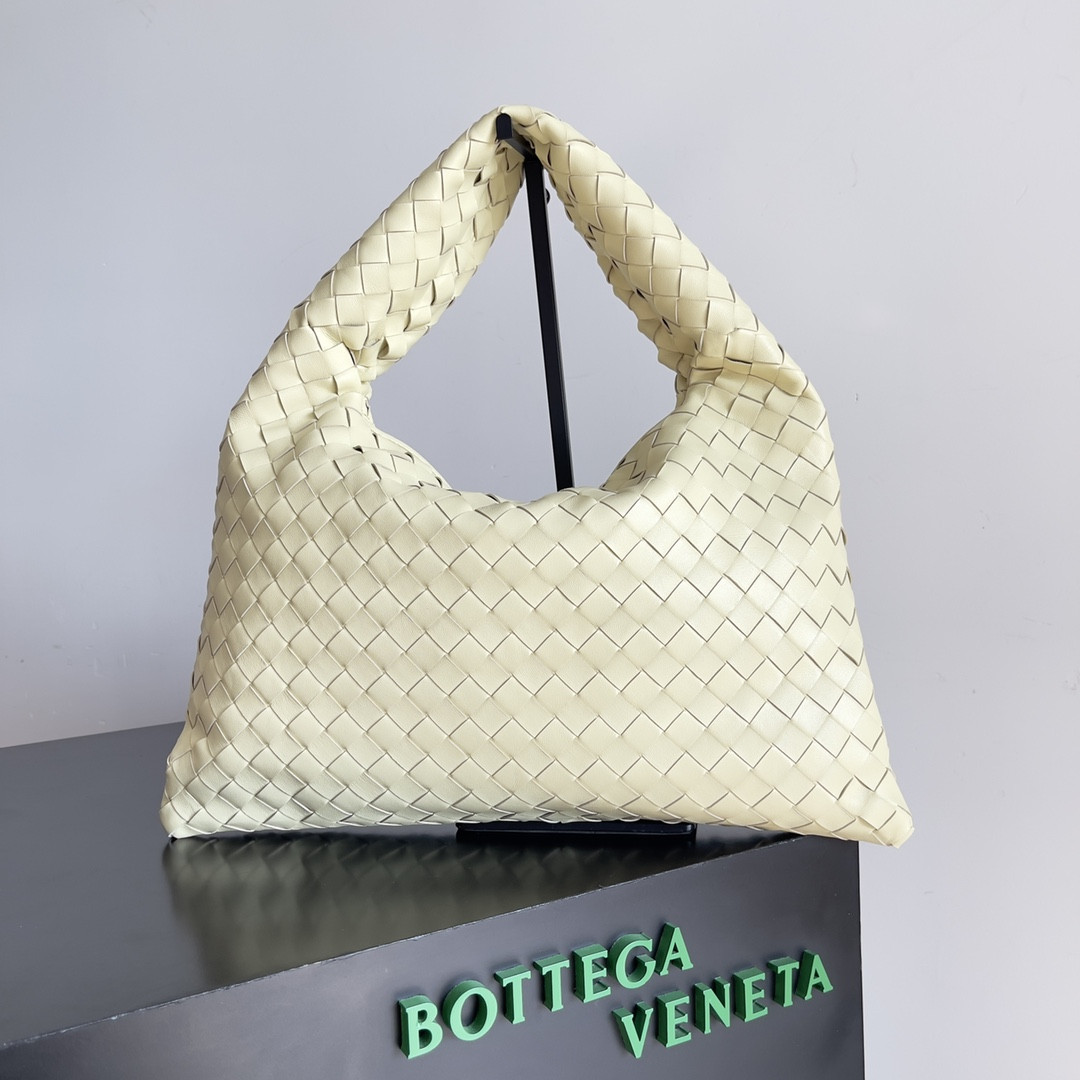bo*te*ga Ve*ne*ta small hop