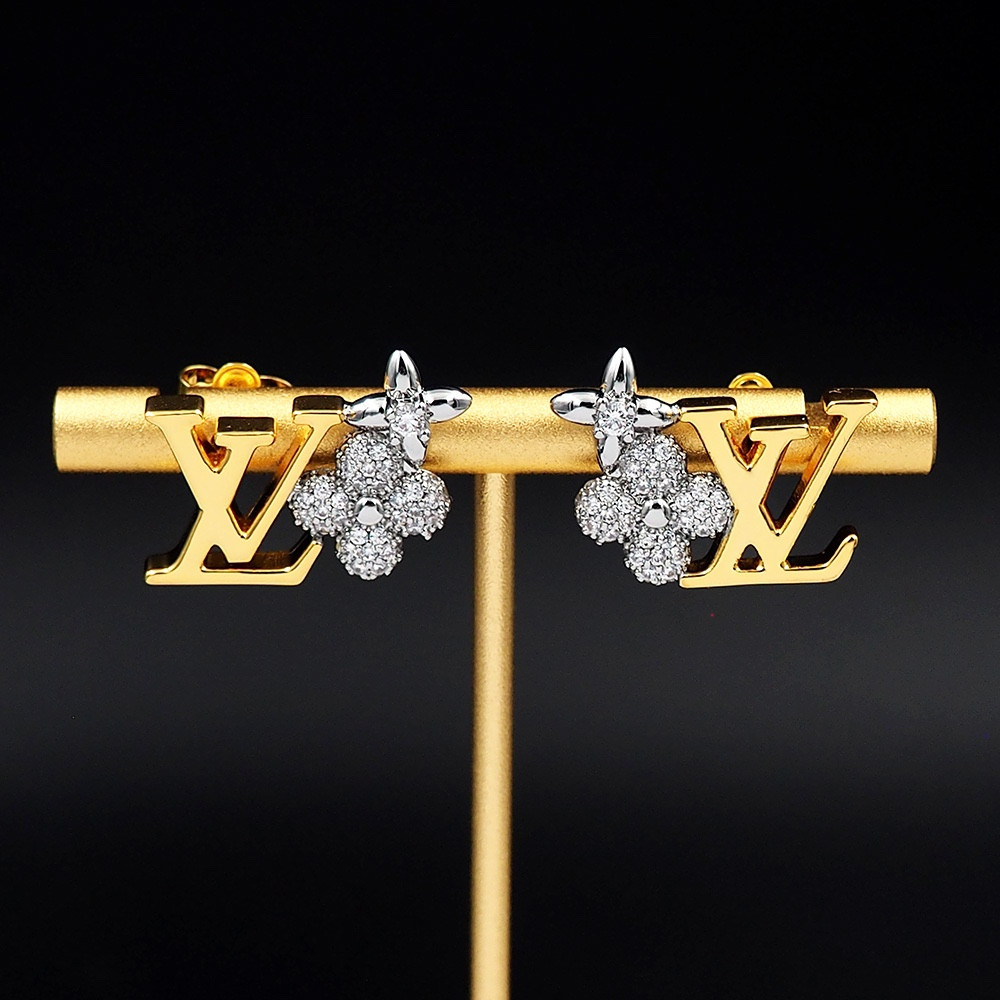 l0*is V*t0n earrings