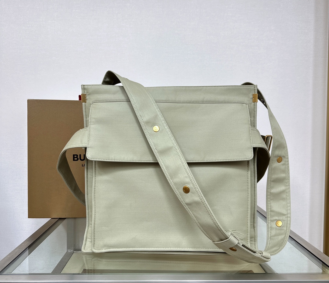 B**rry trench tote