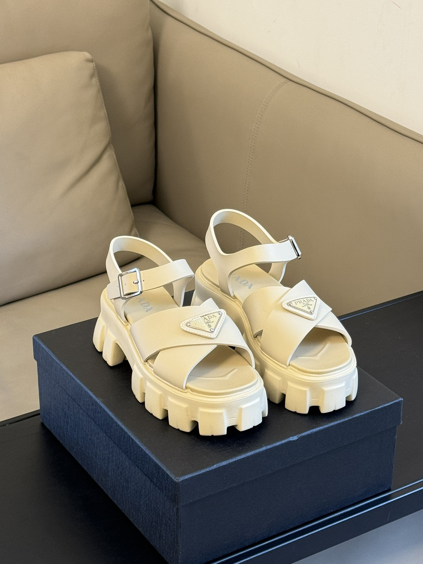 Pra*a sandals