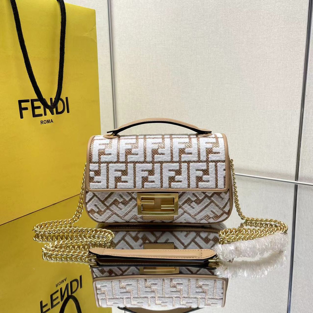 F**di baguette chain midi 397b98-24*14*7cm