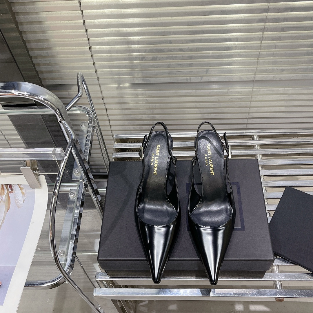 Sa**t Lau*nt heels