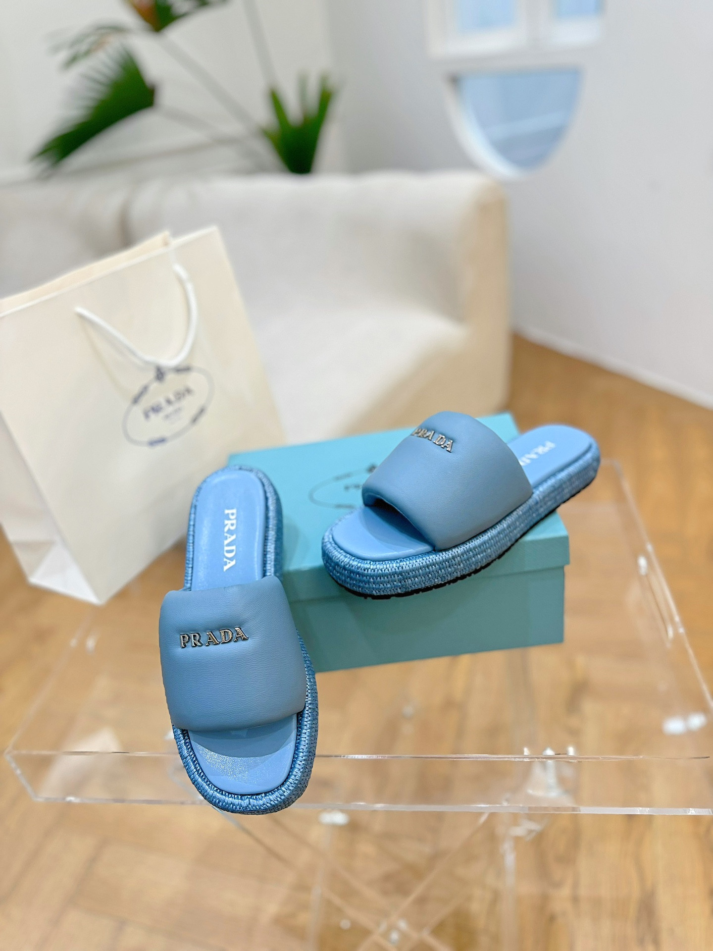 Pra*a sandals