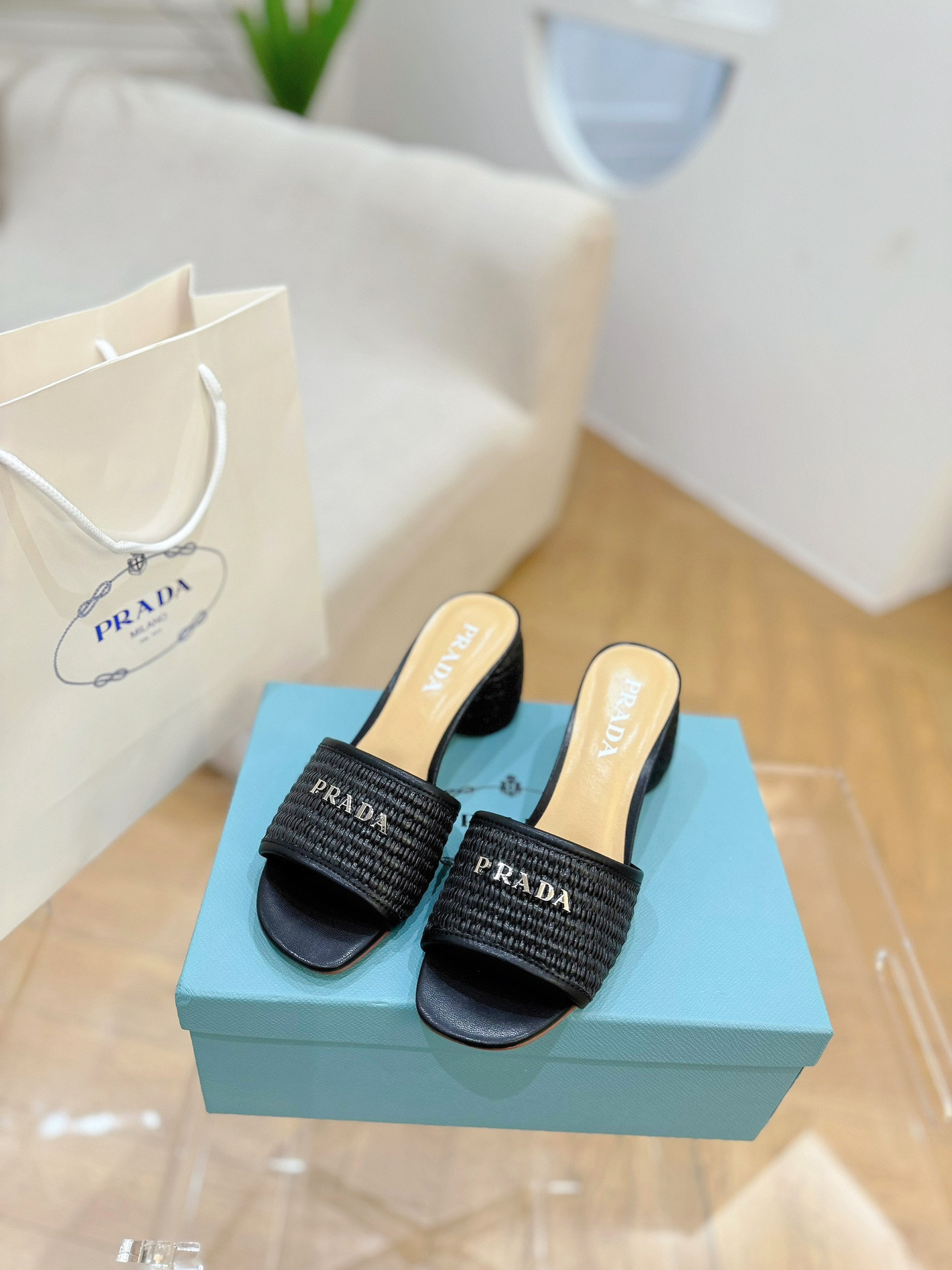 Pra*a sandals