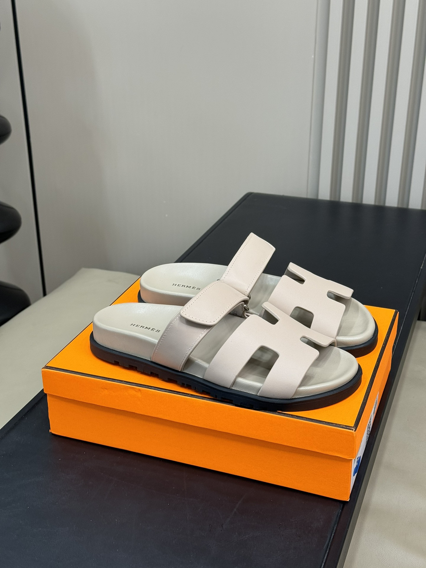 H**mes sandal