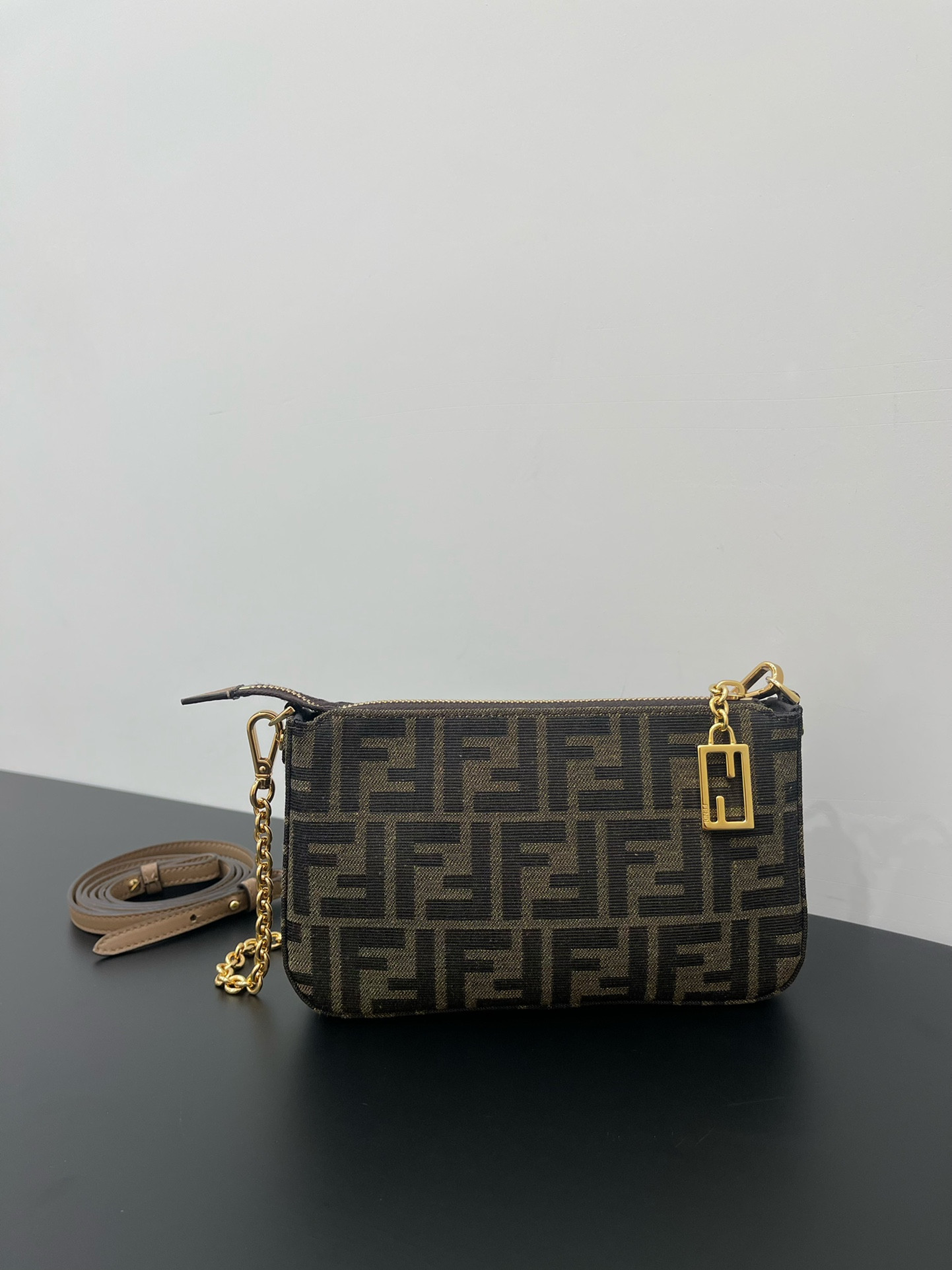 F**di baguette pouch-20*3*13cm