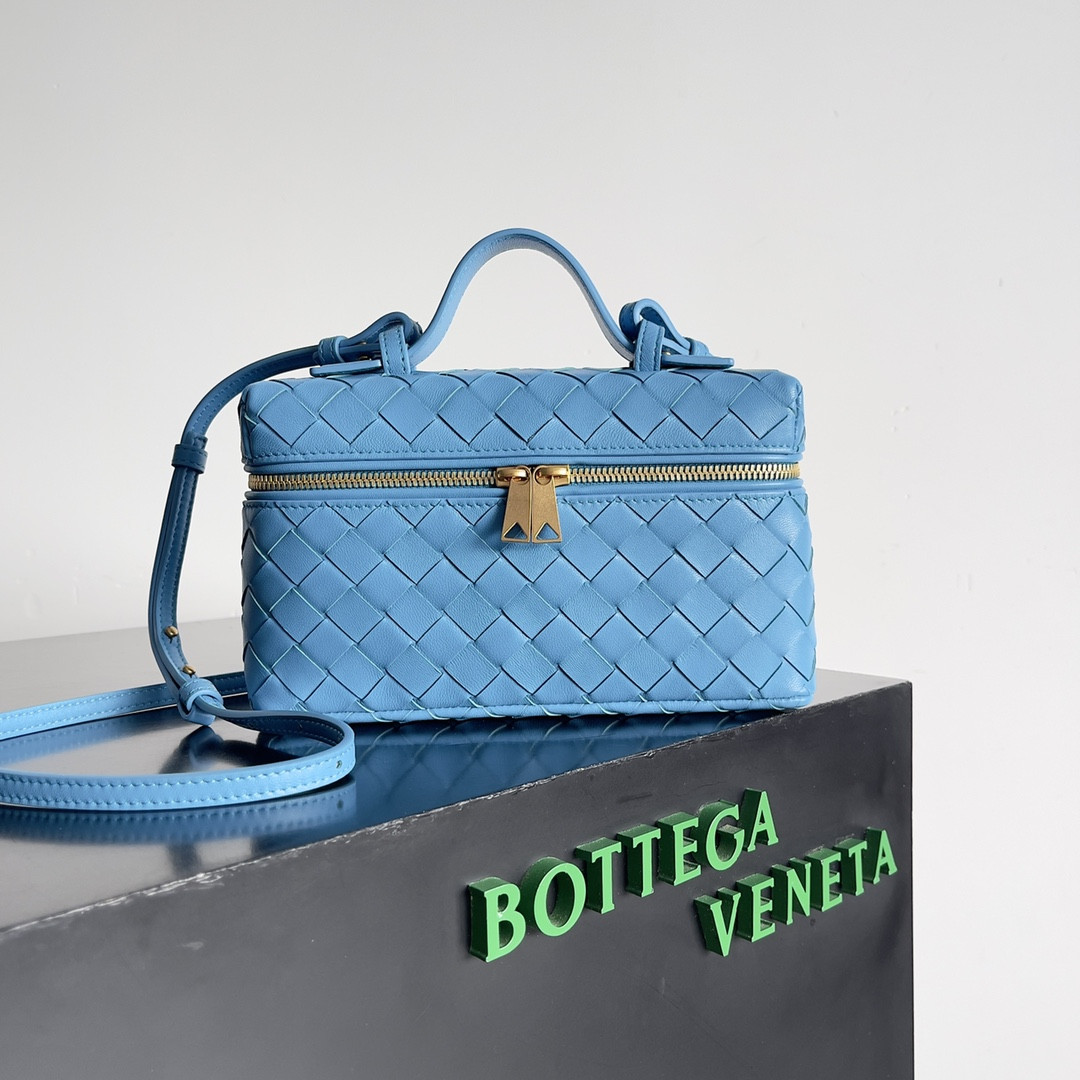 bo*te*ga Ve*ne*ta  vanity case crossbody bag