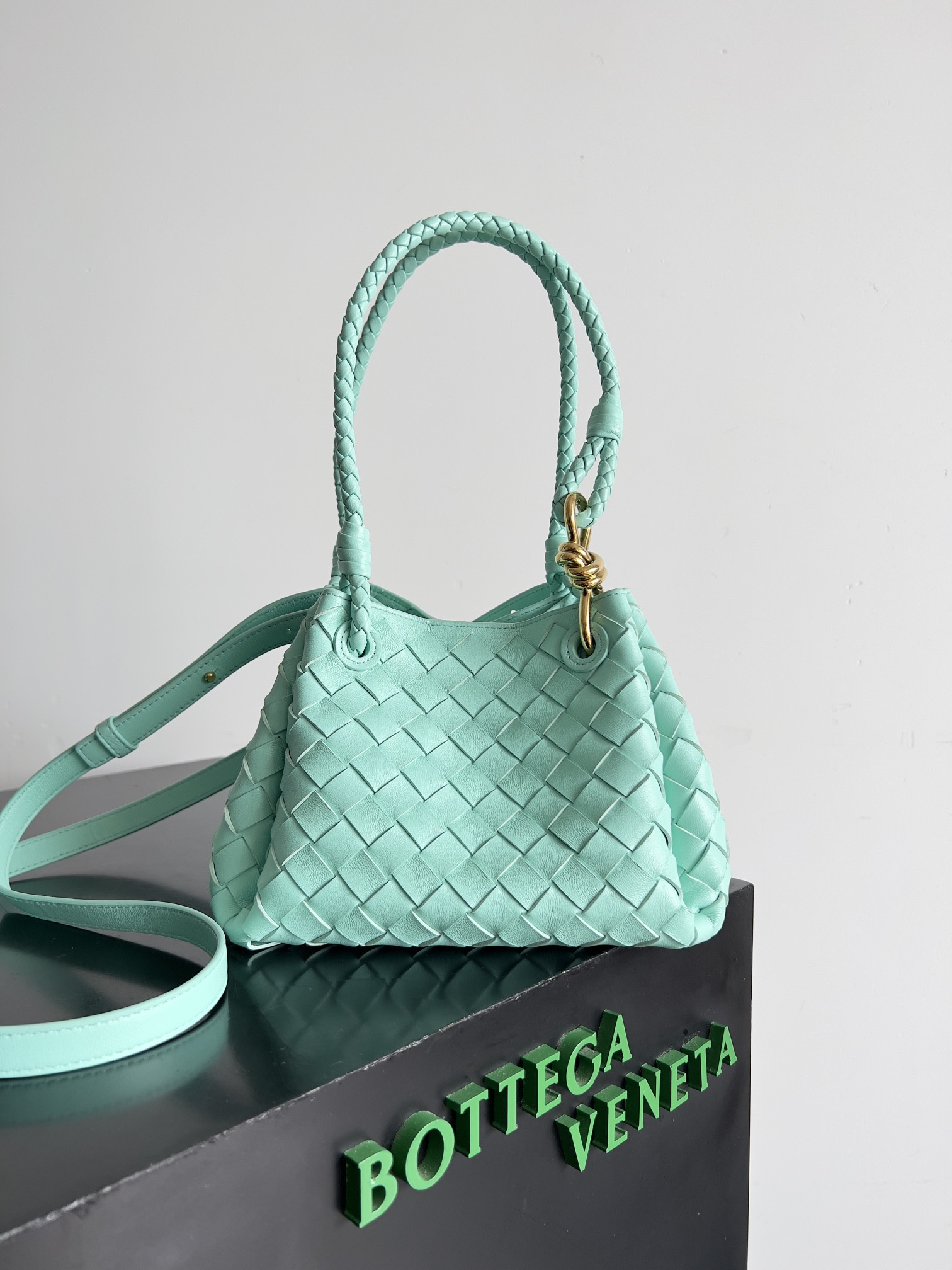 bo*te*ga Ve*ne*ta andiamo parachute small shoulder bag
